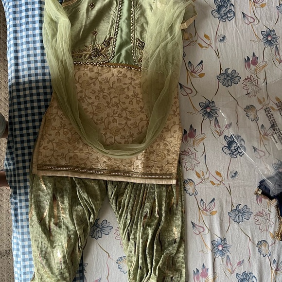 Girls Ethnic wear - Picture 3 of 11